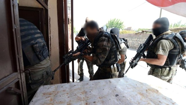 Ağrı'da PKK operasyonunda 14 kişi yakalandı