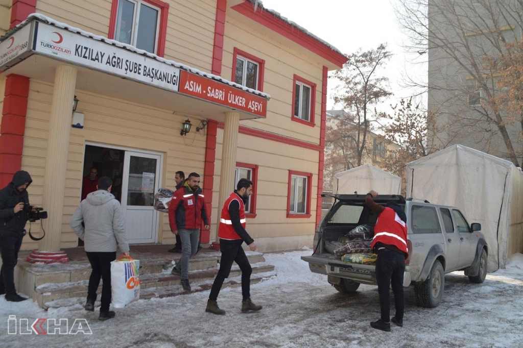 Kızılay Ağrı Şubesi'nden deprem bölgesi için yardım çalışması