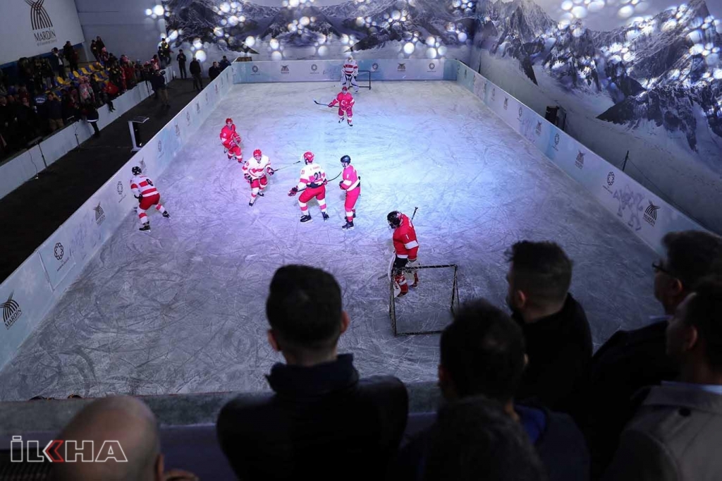 Öğrencilerin sömestir hediyesi buz patenin açılışı yapıldı