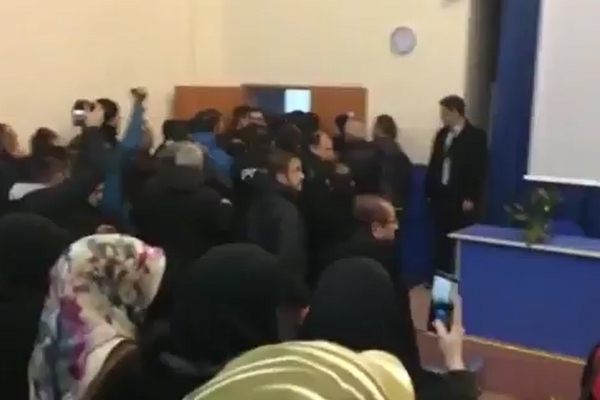 Göktaş Hoca'nın konferansına faşişt saldırı