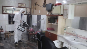 Ağrı Belediyesi kuaför ve berber salonlarında dezenfektasyon çalışması yaptı