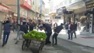 Ağrı'da zabıta ve seyyar satıcılar arasında kavga çıktı: 7 yaralı