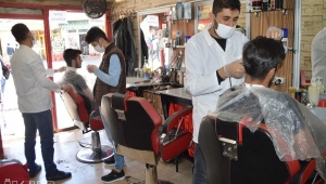 Berberler ve kuaförler 53 günlük aradan sonra işyerlerini açtılar