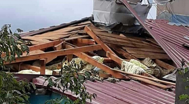 Şiddetli rüzgâr Elâzığ'da 8 evin çatısını uçurdu