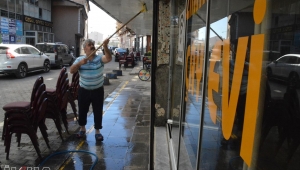 Yarın açılacak iş yerlerinin hazırlık telaşı başladı 