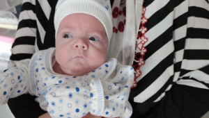 550 gram doğan bebek hayata tutundu 