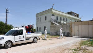 Hilvan’da karantinaya alınan mahalleler dezenfekte edildi 