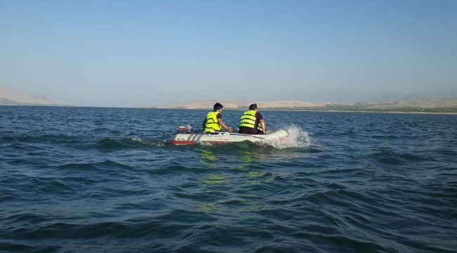 Botla baraja açılan 2 genç mahsur kaldı