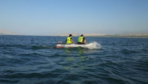 Botla baraja açılan 2 genç mahsur kaldı 