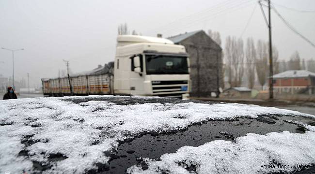 Ağrı'da mevsimin ilk kar yağışı gerçekleşti