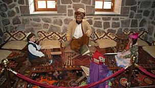 Bir halkın içinde çıkmış mutasavvıf, ârif, âlim, bilim adamı ve şair: Şeyh Âhmed-i Hani 