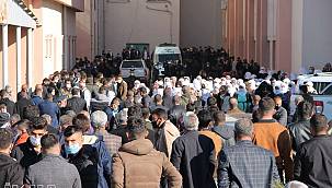 Göçük altında kalan işçinin cesedine 22 saat sonra ulaşıldı 