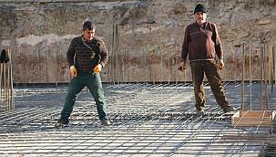 İnşaat işçileri sokağa çıkma kısıtlamasında çalıştı 