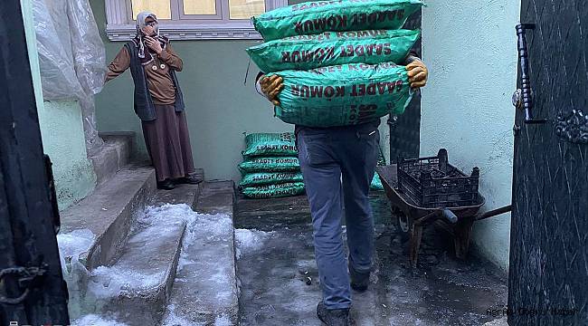 Ağrı'da kömür, giyecek ve gıda yardımı yapıldı