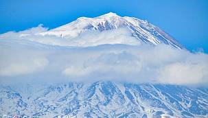 Ağrı Dağı zirvesinde büyüleyici görsel oluştu