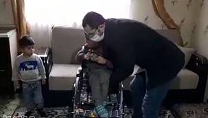 Biriktirdiği harçlığıyla engelli akranına umut oldu 