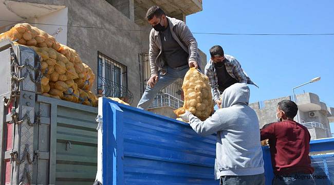 İhtiyaç sahiplerine patates dağıtılmaya başlandı