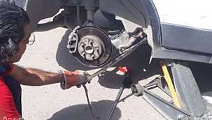 motora giren yılanı itfaye ekipleri çıkardı