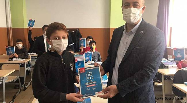 Sınava hazırlanan öğrencilere kitap desteği