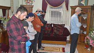 Teravihler Namazları evlerde eda edildi 
