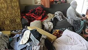 Yaşlı Anne ve oğlu çöp evde yaşıyor 