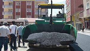 Ağrı’da kurulan asfalt palenti ile yollar yenileniyor 