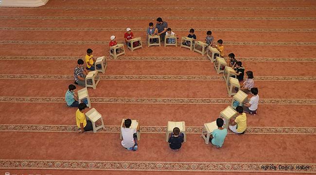 Çocuklar camilere kavuşmanın sevincini yaşıyor