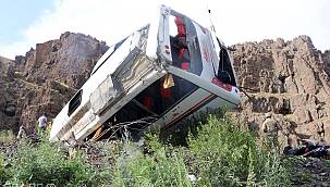 Öğretmenleri taşıyan minibüs devrildi: Bir ölü 24 yaralı 