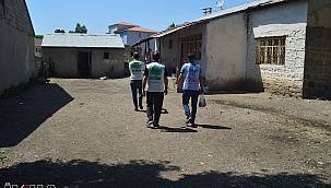 Umut Kervanı Vakfı Ağrı'da 500 aileye kurban eti dağıttı 