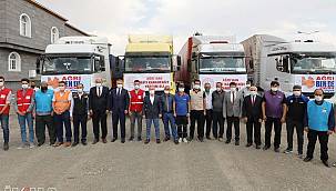 Afetzedelere ulaştırılmak üzere Ağrı'dan 4 tır gıda ve ihtiyaç malzemesi yola çıktı 
