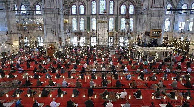 Cuma Hutbesi: Allah ilim yolcusuna cenneti kolaylaştırır