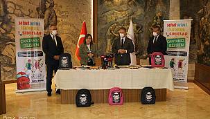 Gaziantep’te okula yeni başlayan öğrencilere kırtasiye desteği