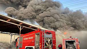 İstanbul'da bulunan bir plastik fabrikasında yangın çıktı