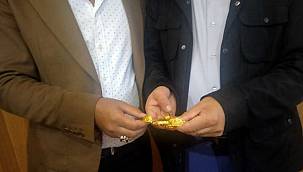 Yerde bulduğu 70 bin liralık ziynet eşyayı sahibine sağ salim ulaştırdı 