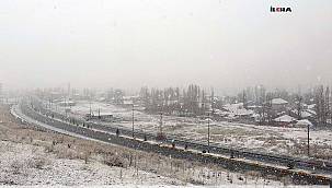 Ağrı şehir merkezi beyaza büründü