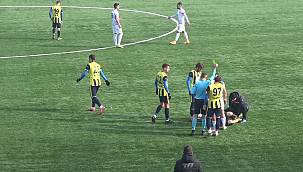 Ağrı Spor maçında sarı kartlar havada uçuştu (MAÇ ÖZETİ VİDEOSU)