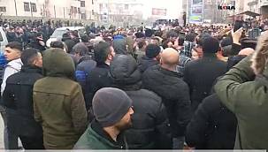 Ağrı'nın Doğubayazıt ilçesinde halk yüksek elektrik faturalarını protesto etti