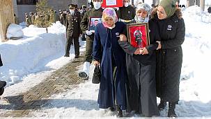 Ağrılı teğmen köyünde defnedildi