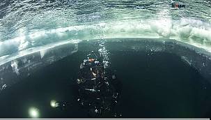 Sualtı fotoğrafçıları balıklı gölün derinliklerine daldı 