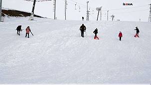 Ağrı'da devam eden kar yağışı kayak sezonunu uzattı