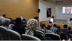 Ağrı'da 'Müslümanların Gerilemesi ile Dünya Neler Kaybetti' adlı konferans gerçekleştirildi