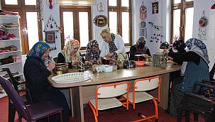 Atık eşyalar sanat eserine dönüştürülüyor