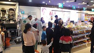 Karwana Hêvîyê berîya ‘Îda Remezanê ji sedan zarokan re alîkarîya cil û bergan kir