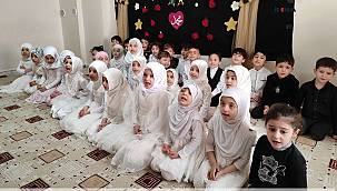 Minik çocukların mevlit etkinliği takdir topladı