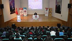 Ağrı'da 'Bir Bilenle Bilge Nesil' Projesi Kapsamında Kitap Tahlil Buluşma Etkinliği Düzenlendi