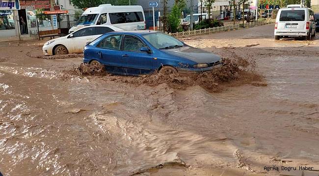 Doğubayazıt'ta sel meydana geldi, bir çocuk vefat etti