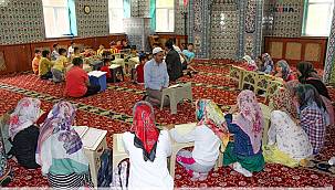 Ağrı'da Camiler Kur'an bülbülleri ile doldu