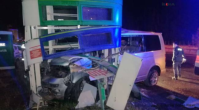 Ağrı'da trafik kazası : 2 ölü, 1 yaralı