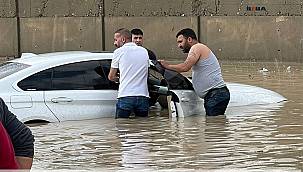 Ağrı'da yaşanan sel felaketinde çok sayıda ev ve araç zarar gördü