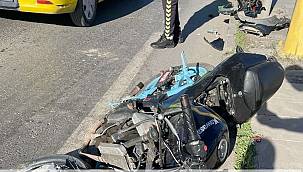 Ağrı'da kırmızı ışık ihlali yapan motosiklet sürücüsünün neden olduğu kazada 3 kişi ağır yaralandı